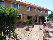 Номера (комната, кухня, сан.узел - в каждом) для отдыха в Крыму Алушта