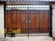 Ворота распашные с ковкой и без. Откатные ворота Распашные ворота из профнастила с ковкой. Кривий Ріг
