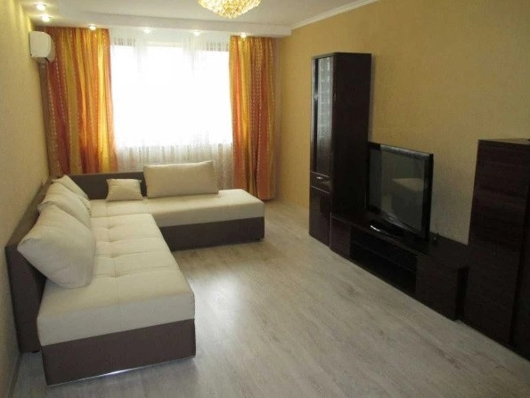 Сдам 2-х кiмн. кв-ру в центрi по вул. Першотравнева 5800грн/міс Кременчук - зображення 1